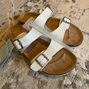 NWT Double buckle sandals